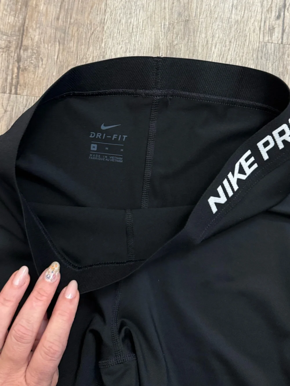 Nike Pro • Mid Rise Capri Leggings